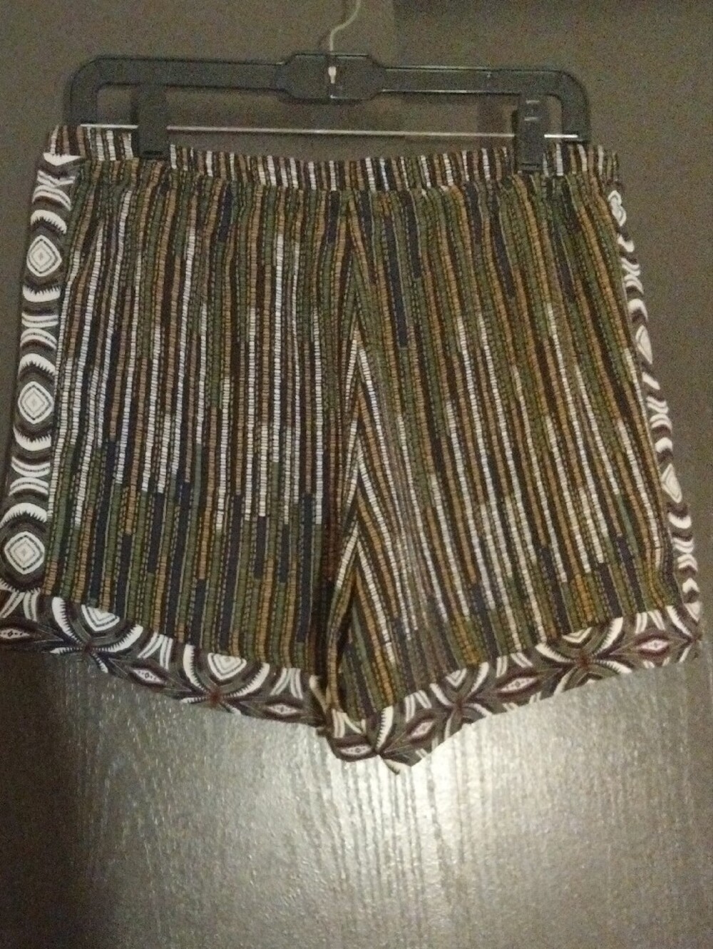 H&M Olive Multi-Stripe Shorts - Picture 4 of 4